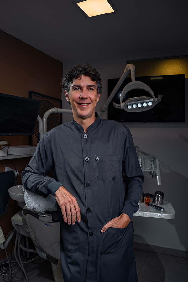 Dr. Leonardo de Castro Martins